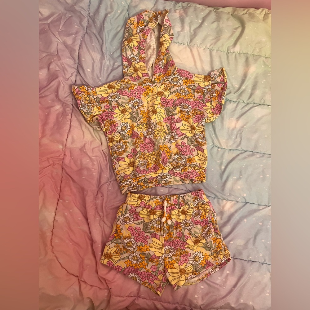 Jessica Simpson Floral Patterned Shorts & Top set